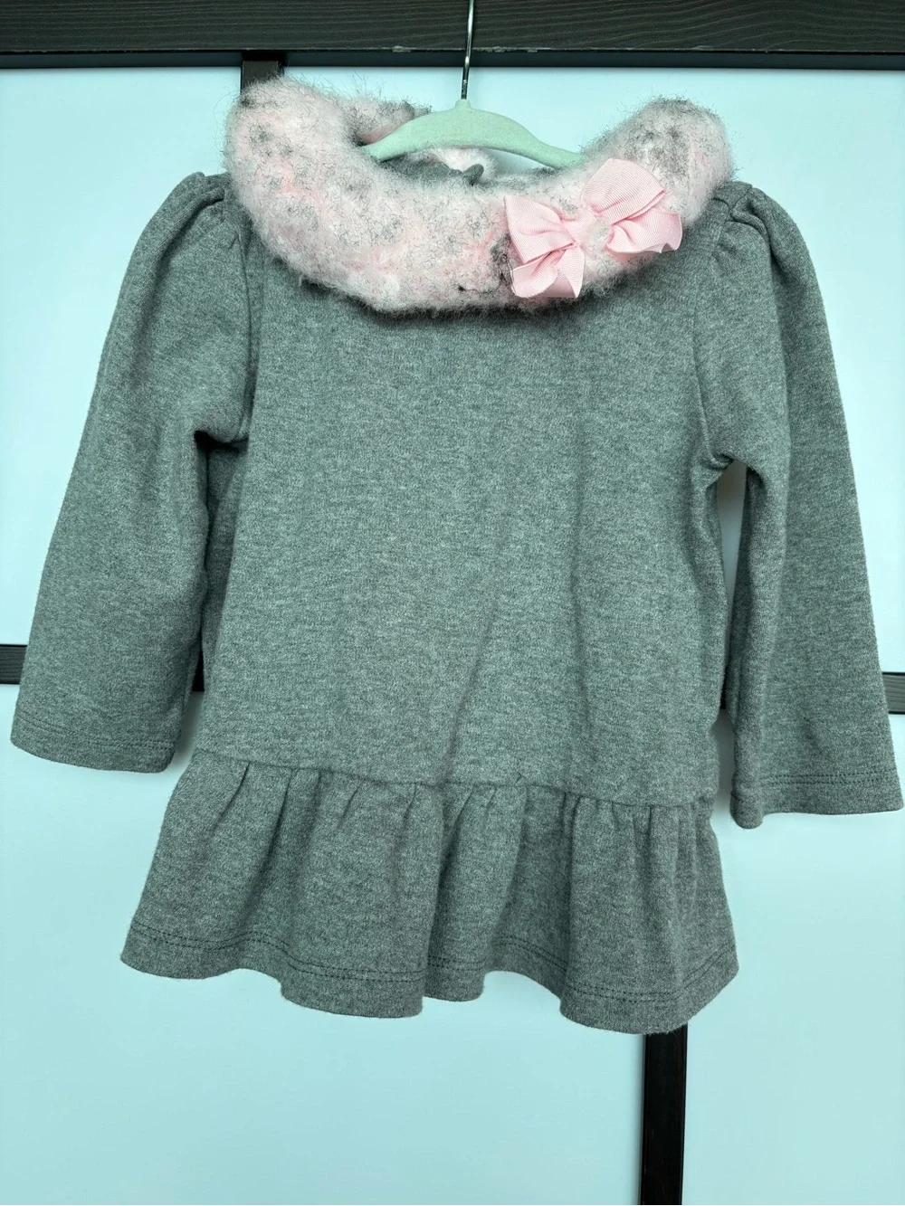 KIDS Janie and Jack Girls Gray Peplum Top Pink Faux Fur Collar Bow Size 5